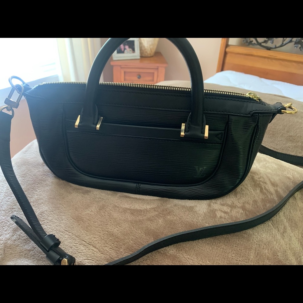 Beautiful Black Epi Leather Louis Vuitton crossover bag with handles.